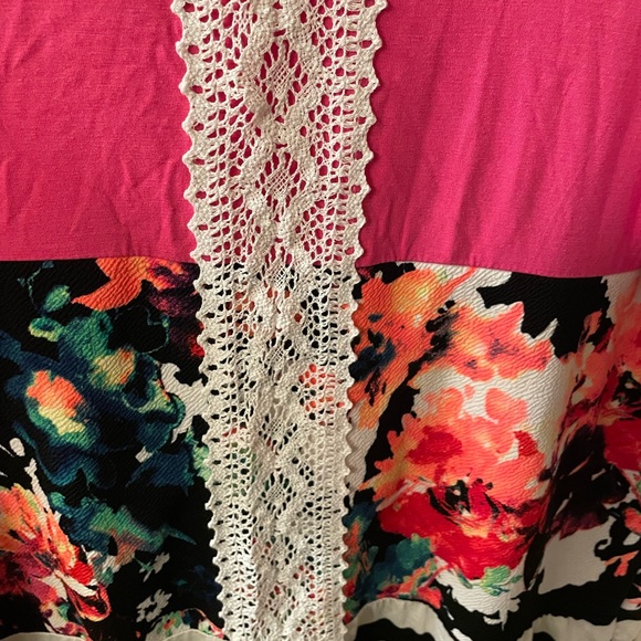 **NWT** Heimish USA size S color block floral top - Picture 6 of 6